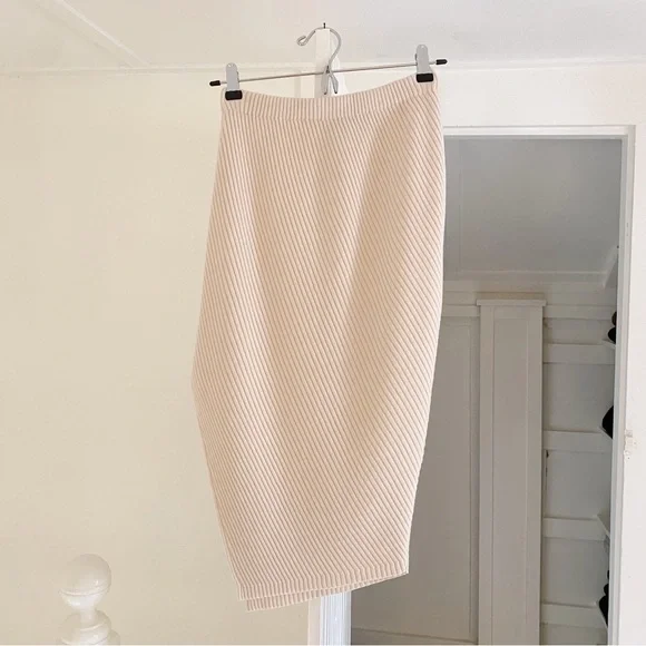 Theory Evian Stretch Twisted Rib Wool Knit Midi Skirt in Ecru Size P